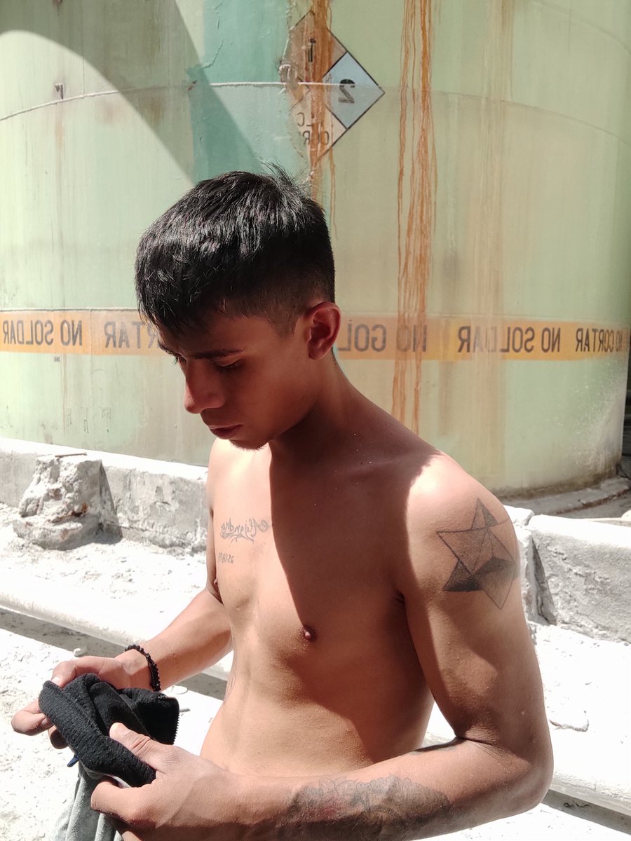 JsMtz666's tweet image. Hablénme estoy muy aburrido