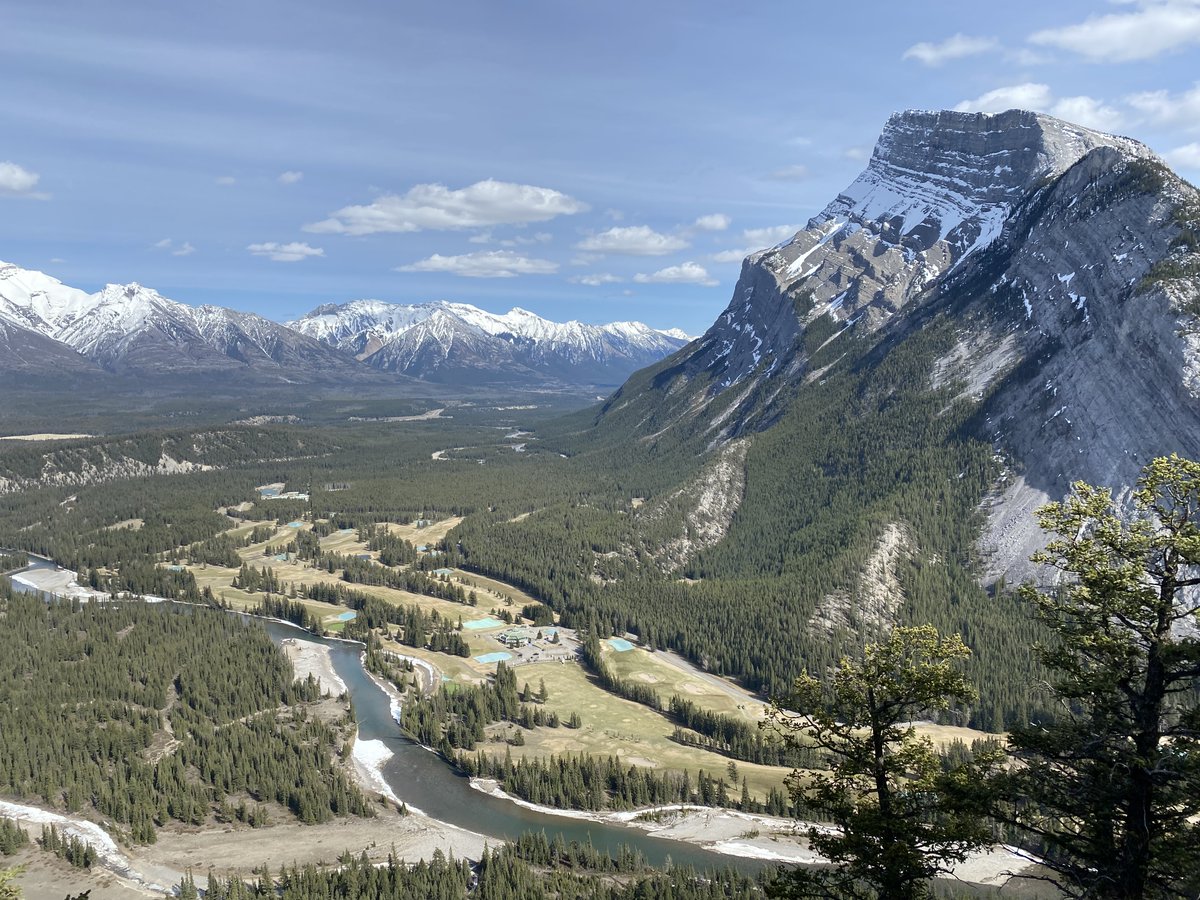 Mrsdaffern1's tweet photo. Enjoyed some time to connect with friends and colleagues after work in these beautiful surroundings.  Lucky and grateful.  A great thing to do for #MentalHealthWeek @Banff_El_School https://t.co/l7dA7EnRoW