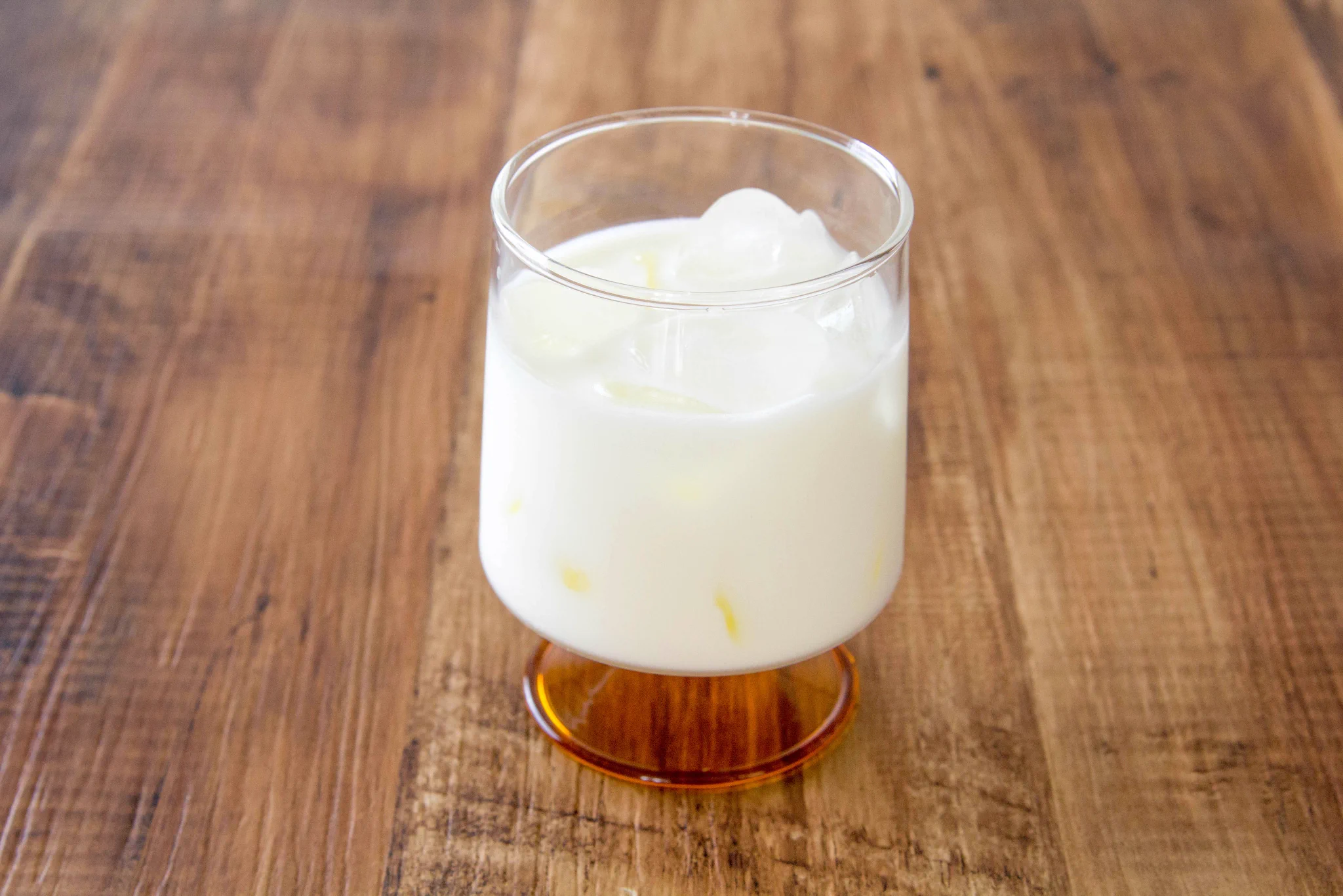 冷たい飲み物が欲しくなるこれからの時期に良さそう！簡単で美味しそうな「アイスラテ」レシピ！