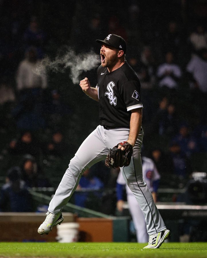 loswhitesox's tweet photo. W. #LosWhiteSox https://t.co/z2bPUxQUE2