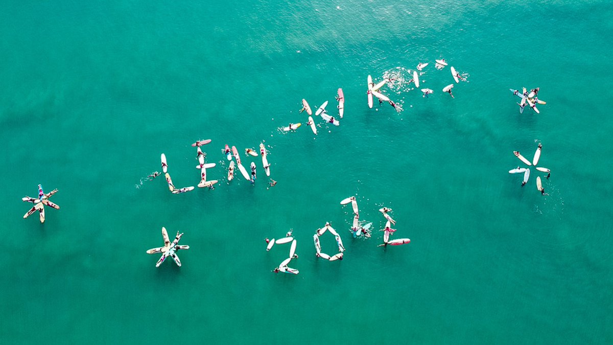 xtian_mano's tweet photo. ‘LENI-KIKO 2022’

LOOK: Grupo ng surfers at non-surfers sa Baler, Aurora, nagsagawa ng “paddle out” event bilang suporta sa kandidatura nina VP Leni Robredo at Sen. Kiko Pangilinan | @dzrhnews 

📸: Princess Tarroza  / Chesca Co https://t.co/pE3UydKM3L