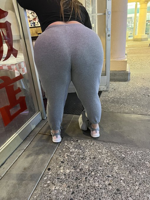 So I am with my friend who has a lot of ass as you can see🍑🍑 trying to get her to get a onlyfans site<a href="/tag/weightlifting"class="tags"><span>#weightlifting</span></a><a href="/tag/blasian"class="tags"><span>#blasian</span></a>