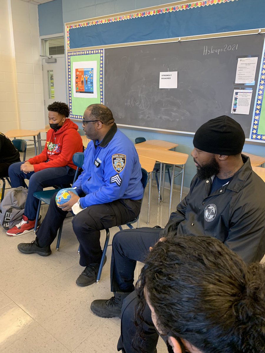 Thank you Law Enforcement HS Mr.Parker for inviting us &amp; other agencies to attend your youth round table to discuss youth violence, peer pressure and the struggle for safety. <a href="/NYPDSchools/">NYPD School Safety</a> @nypd <a href="/NYPD/">NY Publishing Depot</a>CommAffairs <a href="/DOEChancellor/">Chancellor Kamar H. Samuels</a> <a href="/NYCSanitation/">NYC Sanitation</a>