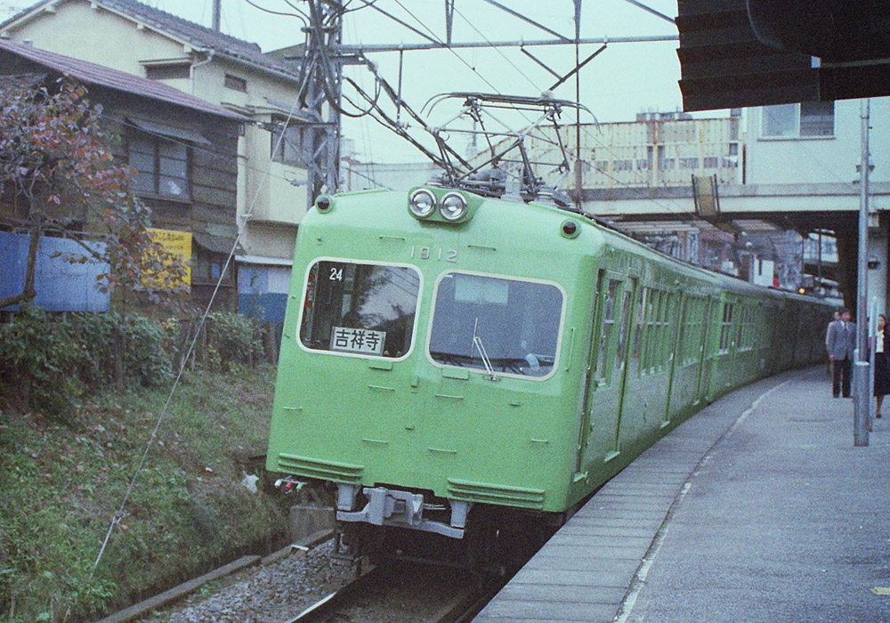 みどり色の #京王井之頭線 #1900系