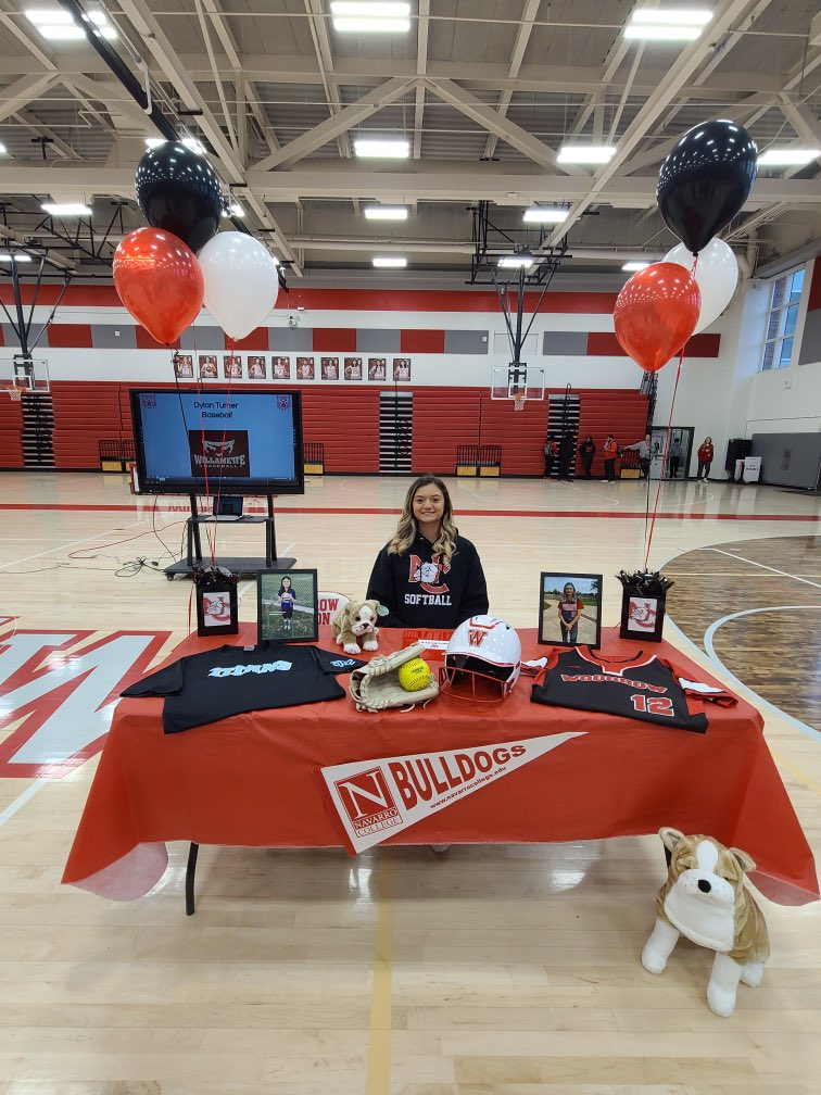 CaitlynGloria's tweet photo. IT’S OFFICIAL!!!!! Signing Day ✅I want to say a huge thank you to my coaches for pushing me. I want give my parents a huge thank you for always supporting me through everything and all the sacrifices they made over the past couple of years. @NCDAWGSSoftball @WoodrowHigh https://t.co/xJz1gedBOL