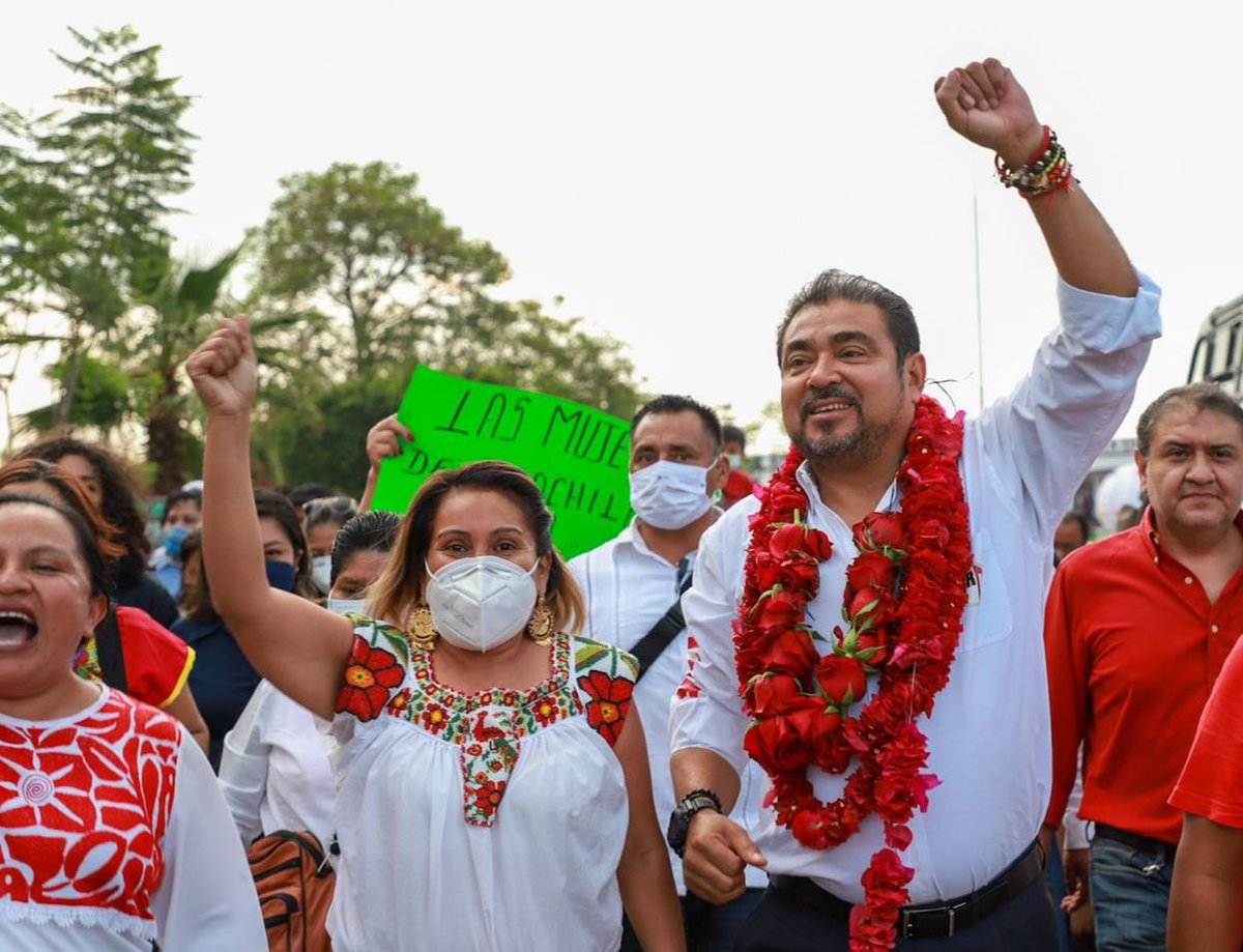 elreporteinfo's tweet photo. Con acto multitudinario en el que mostraron apoyo, habitantes de #Cuilapan recibieron al candidato del #PRI-#PRD, @_AvilesAlvarez.
"Me siento muy contento de terminar este día aquí. Vamos a ganar porque somos el proyecto que garantiza certeza y seguridad a las familias". #Oaxaca https://t.co/4hPIVOaLK7