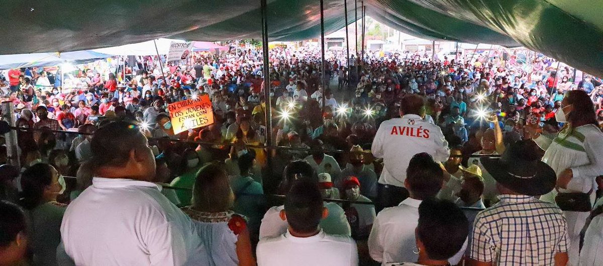 elreporteinfo's tweet photo. Con acto multitudinario en el que mostraron apoyo, habitantes de #Cuilapan recibieron al candidato del #PRI-#PRD, @_AvilesAlvarez.
"Me siento muy contento de terminar este día aquí. Vamos a ganar porque somos el proyecto que garantiza certeza y seguridad a las familias". #Oaxaca https://t.co/4hPIVOaLK7