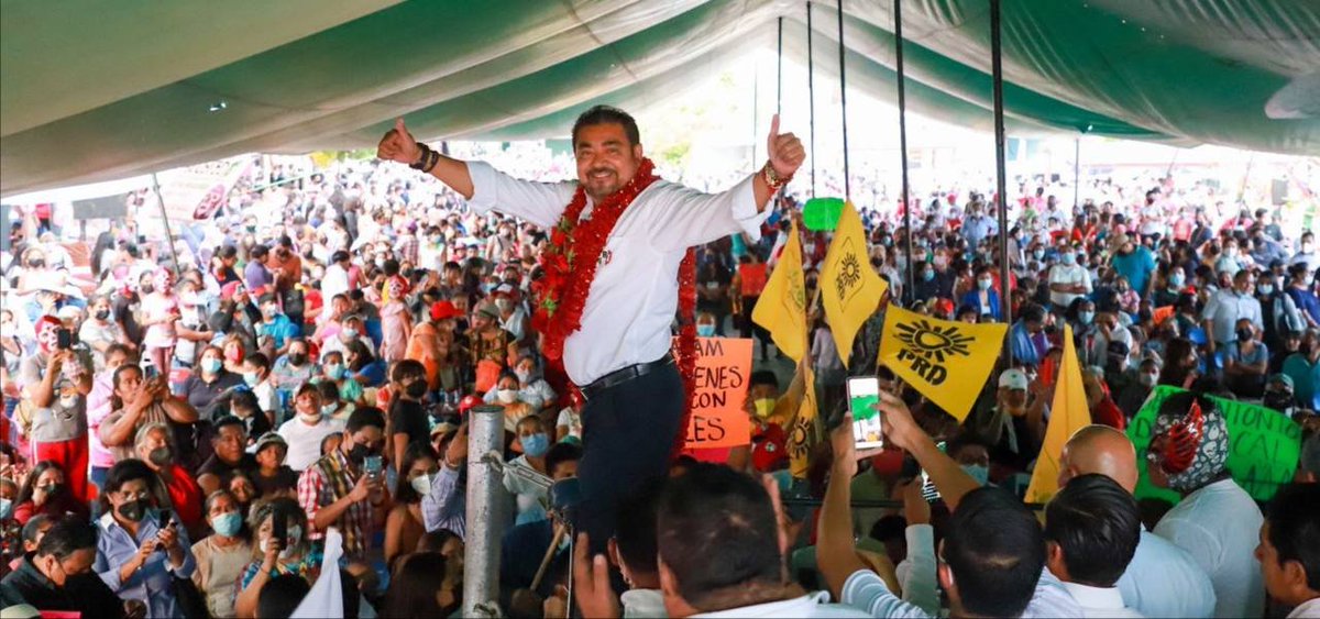 elreporteinfo's tweet photo. Con acto multitudinario en el que mostraron apoyo, habitantes de #Cuilapan recibieron al candidato del #PRI-#PRD, @_AvilesAlvarez.
"Me siento muy contento de terminar este día aquí. Vamos a ganar porque somos el proyecto que garantiza certeza y seguridad a las familias". #Oaxaca https://t.co/4hPIVOaLK7