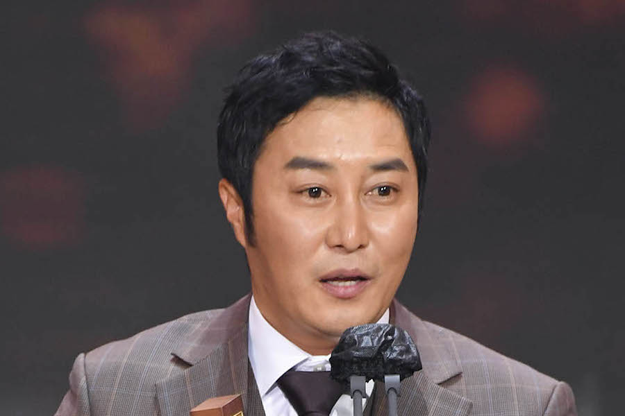 soompi's tweet photo. Kim Byung Man's Mother Passes Away
https://t.co/oouqsEdxjI https://t.co/VzYhvZCbHK