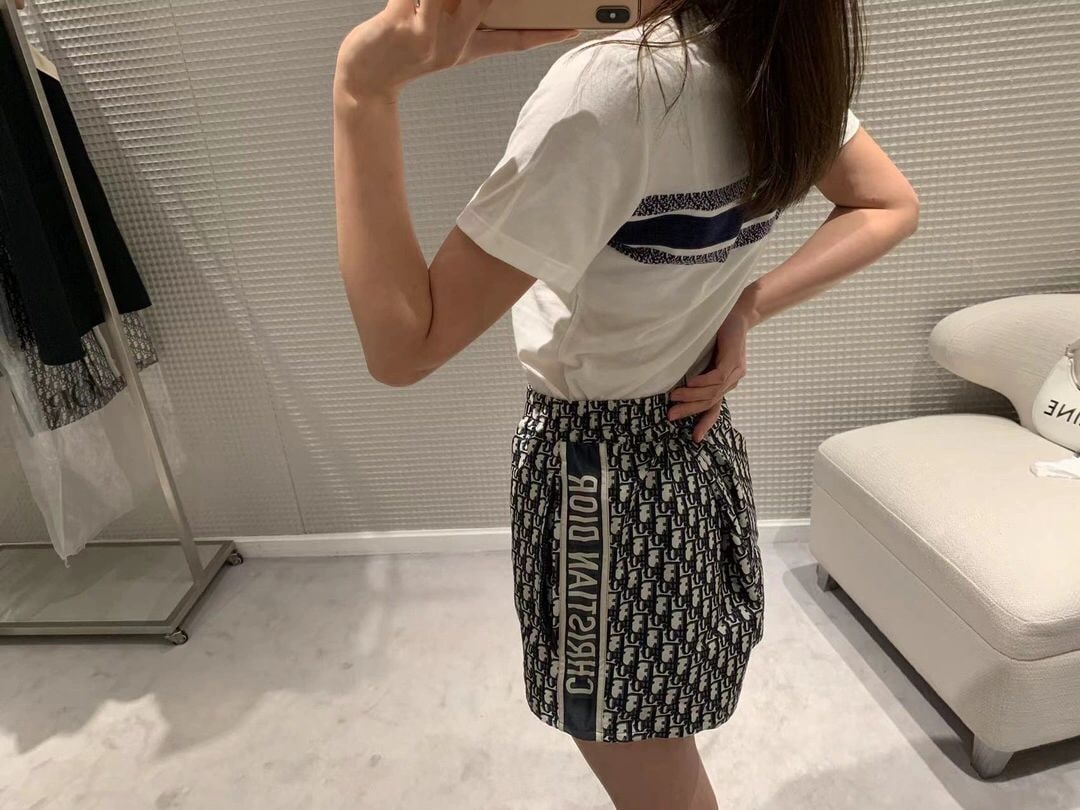 Jeanne_164's tweet photo. I look forward to finding another you in another city.
#dior #Dior #shortsleeves #selfie #Lifephoto #luxurygoods #famousbrand #goodnight https://t.co/Jhj3JRB7GC