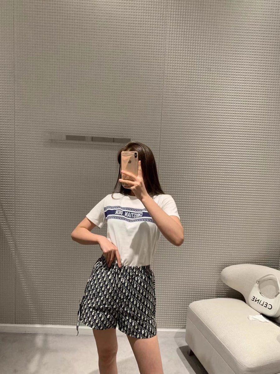 Jeanne_164's tweet photo. I look forward to finding another you in another city.
#dior #Dior #shortsleeves #selfie #Lifephoto #luxurygoods #famousbrand #goodnight https://t.co/Jhj3JRB7GC