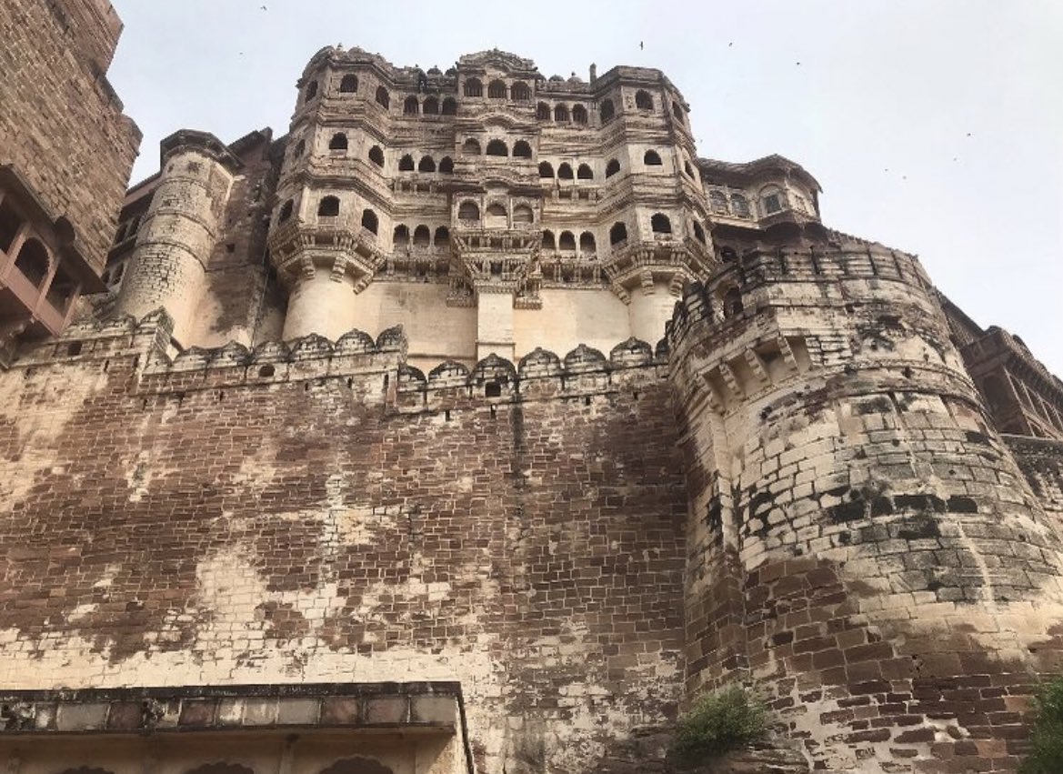 Taka 世界旅ログ 爆裂クレイジーインド 編 インド ジョードプル かつてこの地を治めていたマールワール王国の城 メヘラーンガル城 ラジャスタン州の街はどこもこうしたかつての王城があり とても壮観 18 7 18 世界一周旅 インド Taka 世界旅ログ 爆裂クレイジーインド 編 インド ジョードプル かつてこの地を治めていたマールワール王国の城 メヘラーンガル城 ラジャスタン州の街はどこもこうしたかつての王城があり とても壮観 18 7 18 世界一周旅 インド