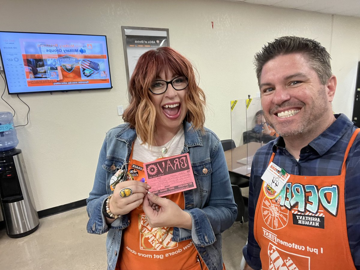 Head cashier Jen is absolutely on fire 🔥 leading the customer experience charge and our customers at 4420 are letting us know! She is a #4420 customer experience AllStar! Great job Jen!