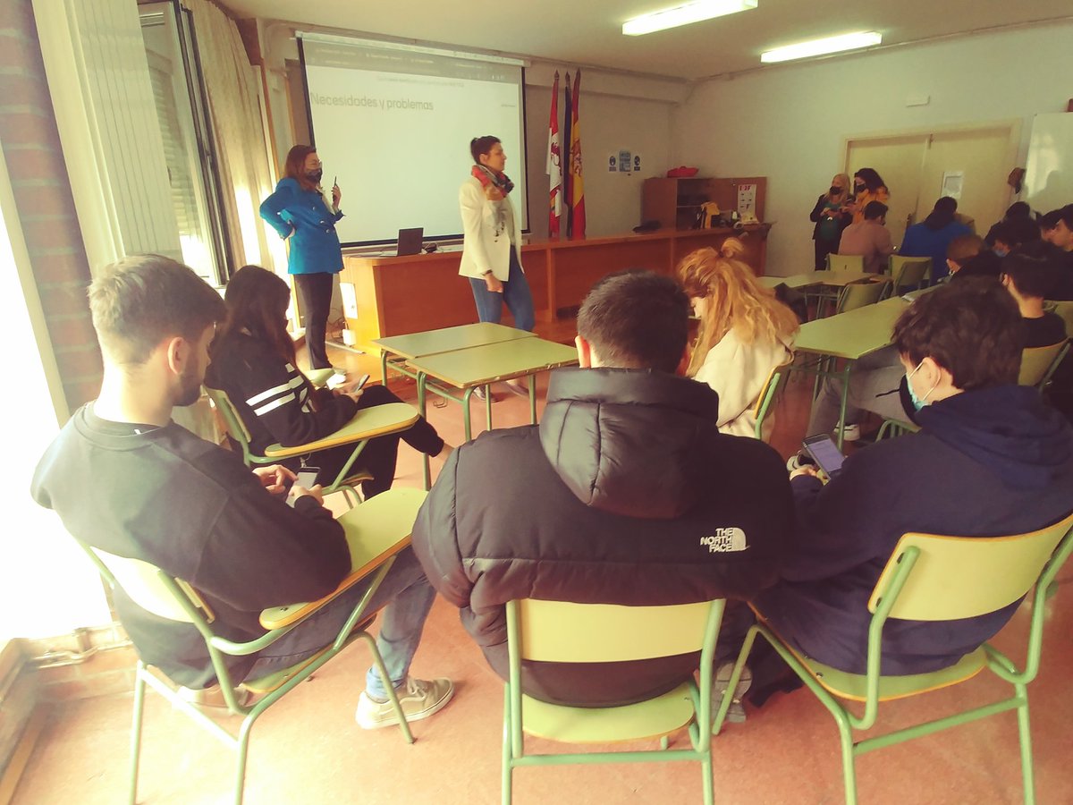 JOSEALB65's tweet photo. La digitalización es una de las bases  de una idea de negocio y de todo logro. Es un reto a superar en todo emprendedor. @luciaruizmontie animó al alumnado @IES_Ribera @cifpjuanherrera @IESRamonyCajalV en la clausura del programa AE-PUB-2021-332.Cofinanciado #FSE_AulaEmpresaCyL https://t.co/mDJRAuT6HM