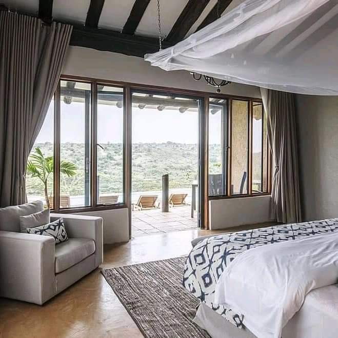 starlucktrv's tweet photo. The Emakoko, secluded and quiet in a stunning location on the edge of Nairobi National Park. Morning and/or evening game drives in the Park can be organized. A perfect lodge for a weekend getaway. https://t.co/nhTY695sV1