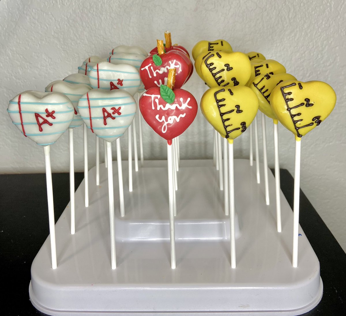 Daliascakepops's tweet photo. TEACHERS APPRECIATION CAKEPOPS AVAILABLE FOR PICK UP DM TO ORDER 🍎🧑‍🏫👩‍🏫📝❤️📏 https://t.co/OJuk3tszqv