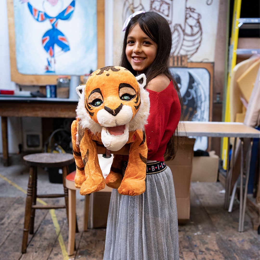 Meet the team of the new comic book, "Priya and the Twirling Wind" at RICH MIX London on Saturday, May 7 at 1pm. richmix.org.uk/events/priya-a…

<a href="/RichMixLondon/">Rich Mix</a> @cometoUKAFF <a href="/PupptRevolution/">Puppet(R)Evolution</a> @littleangeltheatre #workshop #comics #puppets #climatechange