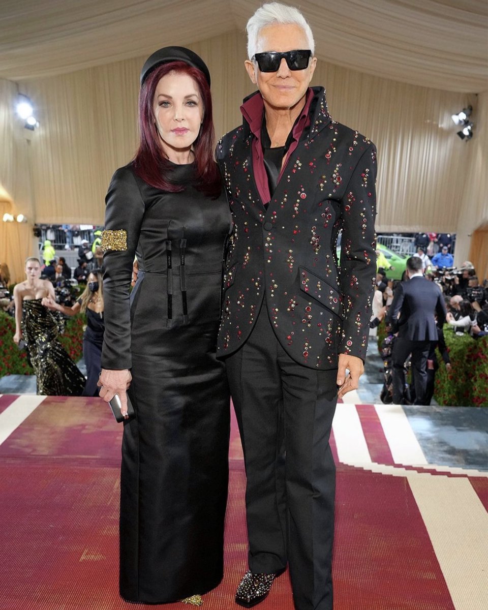 Baz Luhrmann (@bazluhrmann) on Twitter photo The gilded age through an Elvis prism!⚡️
#MET #METGala #Prada #TCB #ElvisMonday #Elvis #ElvisMovie <a href="/ElvisMovie/">Elvis Movie</a> The gilded age through an Elvis prism!⚡️
#MET #METGala #Prada #TCB #ElvisMonday #Elvis #ElvisMovie <a href="/ElvisMovie/">Elvis Movie</a>