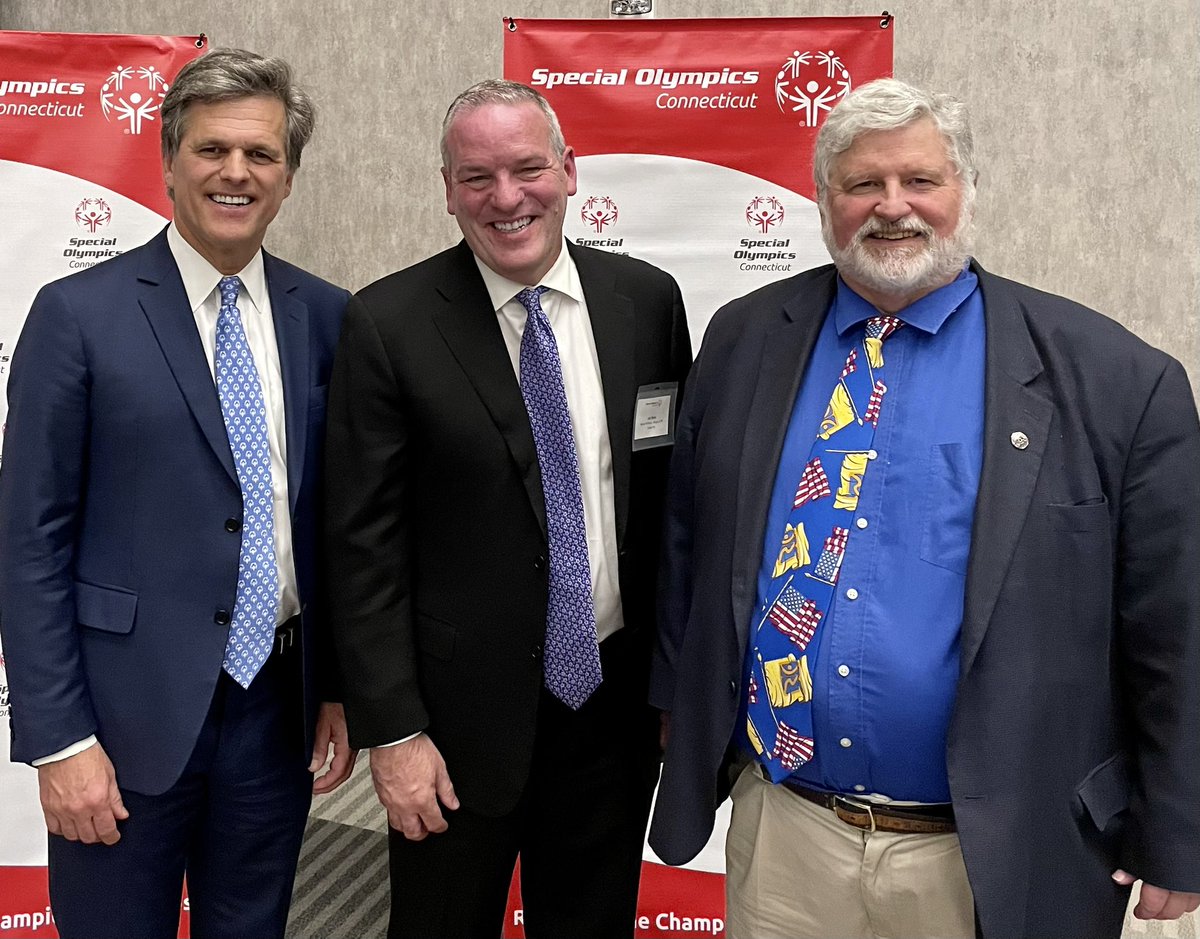 It was an honor representing @AveloAir tonight at the @SOCTconnecticut annual dinner with @SpecialOlympics Chair @TimShriver & SOCT Pres. Beau Doherty. We look forward to flying Team Connecticut to the 2022 USA Games next month. A truly inspiring evening!