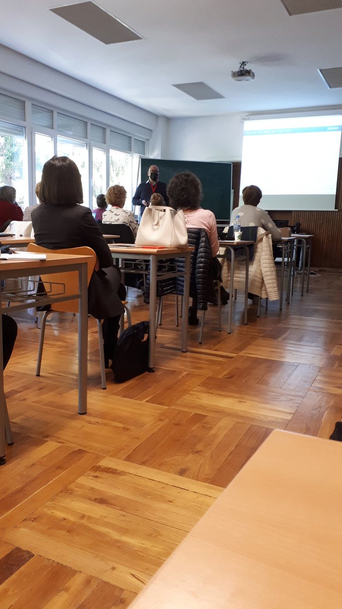 ceciroz's tweet image. Escuchando atentamente sobre SEO en OJS en el #CRECS @cygnusmind con @amdelvaz