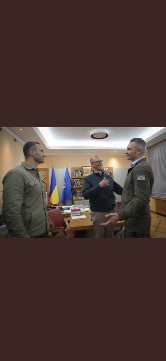 chris760809's tweet image. Hier sieht man Friedrich Merz, welcher von den Schrecken des Krieges in der Ukraine, den Toten und dem unermesslichen Leid verstümmelter und obdachloser Menschen schwerstens  gezeichnet ist....

Krieg ist eben die Hölle - und Friedrich leidet mit.