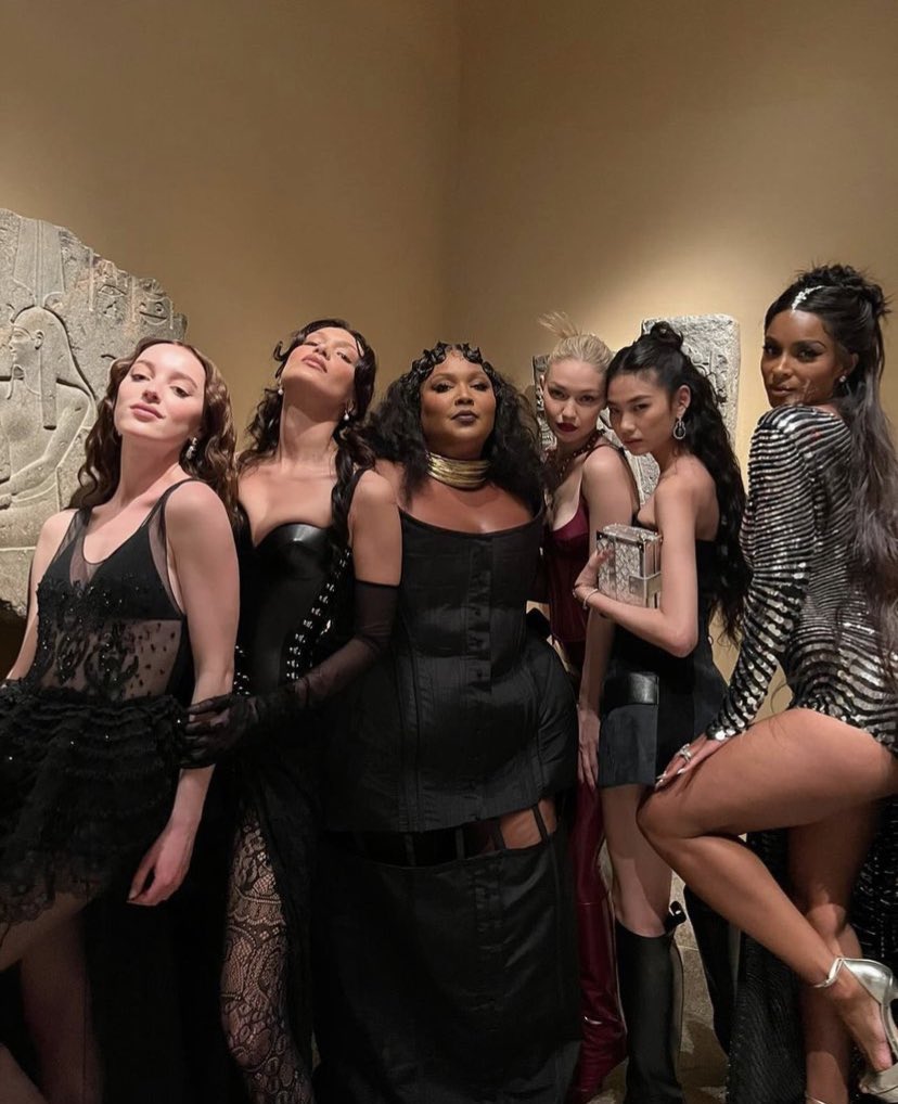 َ on X: phoebe dynevor, bella hadid, lizzo, gigi hadid, hoyeon