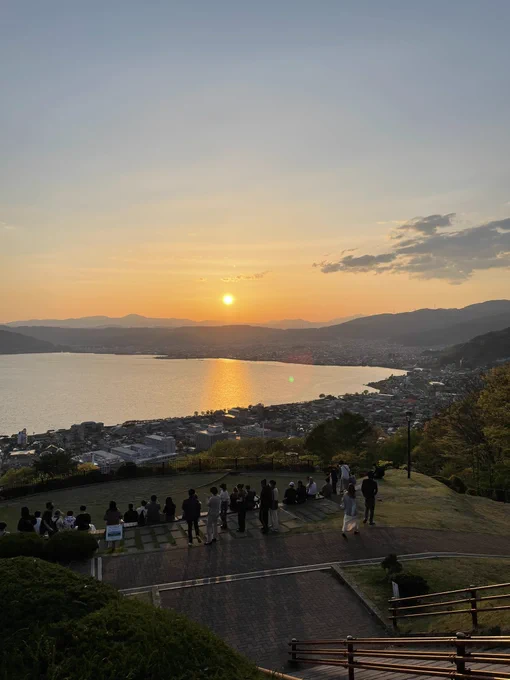 というわけで、本日のメイン目的地諏訪湖を見下ろす立石公園!!間に合ったぞ!!#君の名は。#YourName.#聖地巡礼 