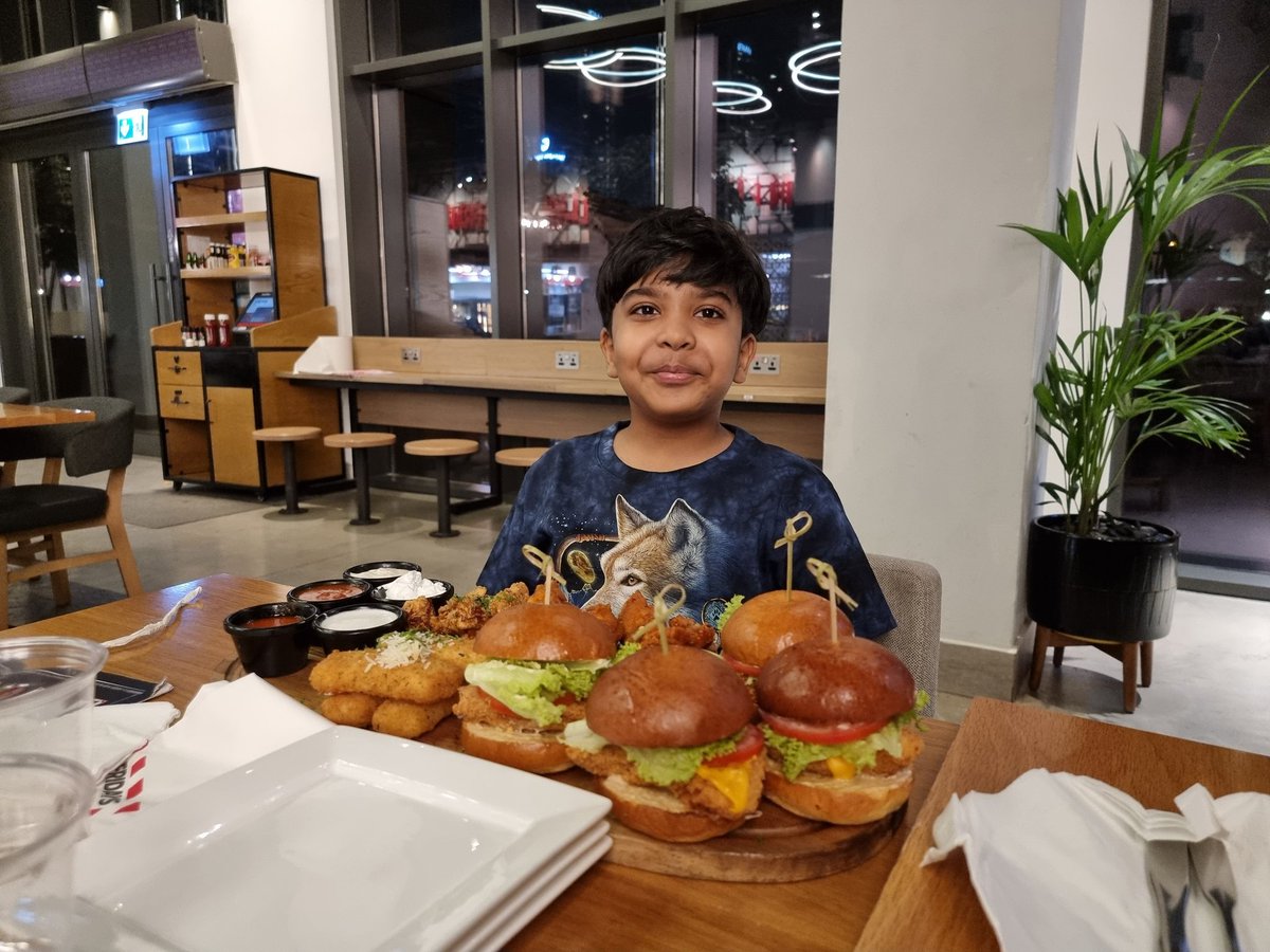 rkroy's tweet photo. He loves tgi Friday https://t.co/zZZBowH8hQ