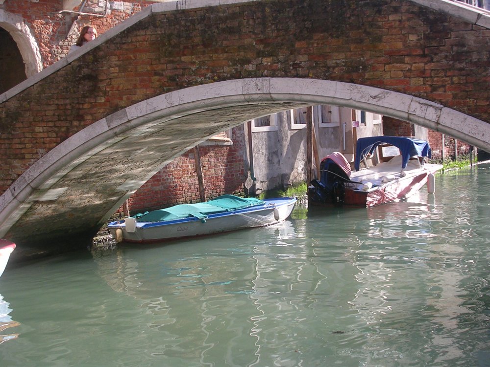 Gibigiane...so we call the reflection of the water in #Venice.

#4017sanmarco #guesthouse #italy #italyvacation #accomodation   #discovervenice #visitvenice #boutiquehotel #veneziagram #venezianascosta #veniceitaly #holidayinvenice  #instavenice #italianholiday  #venicephotos