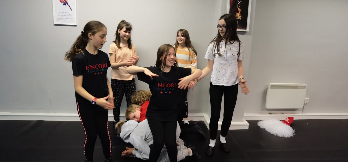 Encorestarspro's tweet photo. Encore Musical Theatre tonight 6.30pm to 8.30pm 🎶🎶🎶🎶

Its going to be a fantastic class 🌟🌟🌟🌟🌟🌟

#musicaltheatre https://t.co/Z9GlN4TFtD