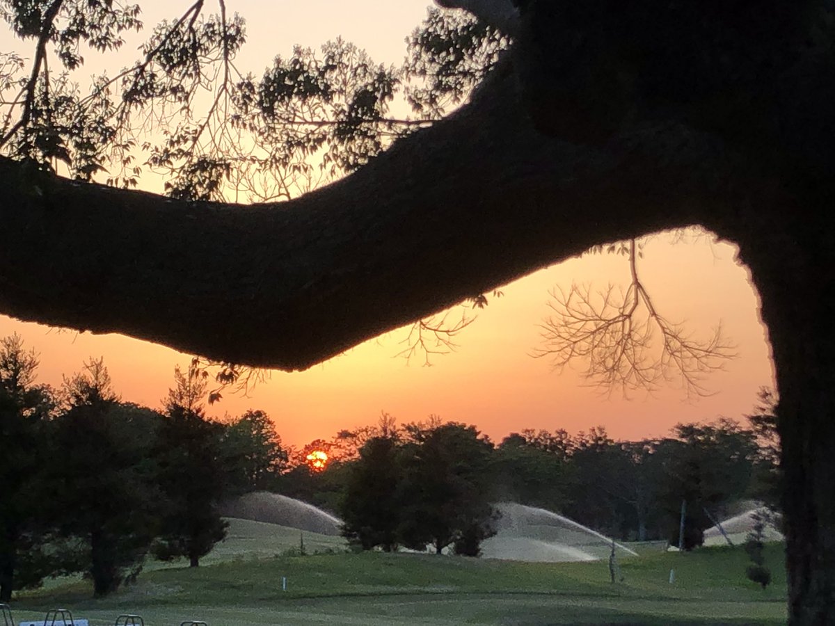 machamacha1971's tweet photo. ROYAL SUNSET（４）
18:15
#ザロイヤルゴルフクラブ
#ROYALSUNSET
#ロイヤルサンセット
#ゴールデンウィーク
#GW
#ゴールデンウィークゴルフ
#GWゴルフ https://t.co/r0IG2Jr5Qz