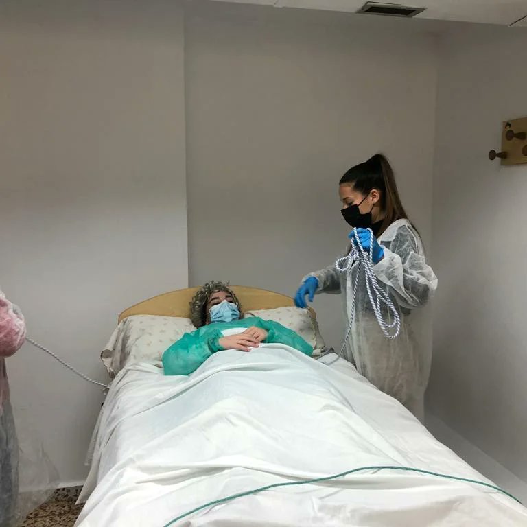 DH_Prime_GF's tweet photo. Los alumnos de 2° de APSD aprenden sobre las contenciones físicas utilizadas con las personas.
¿Consideras que vulnera los derechos humanos?
Esta actividad se ha realizado desde el módulo "Organización de la atención a las personas en situación de dependencia "
#DH_prime_GF https://t.co/XbbsJhfVJ6