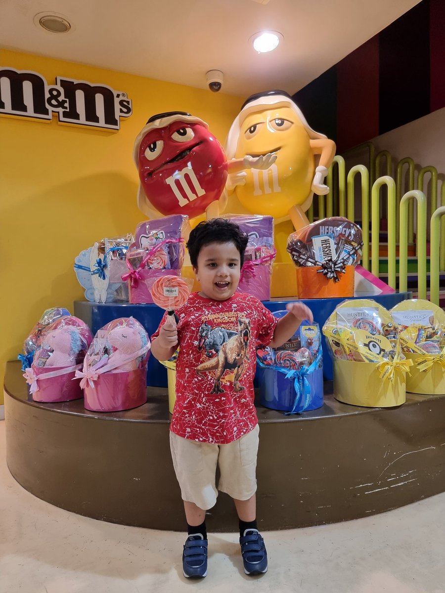 rkroy's tweet photo. Candy 🍬 lover https://t.co/uui4i24Tsv