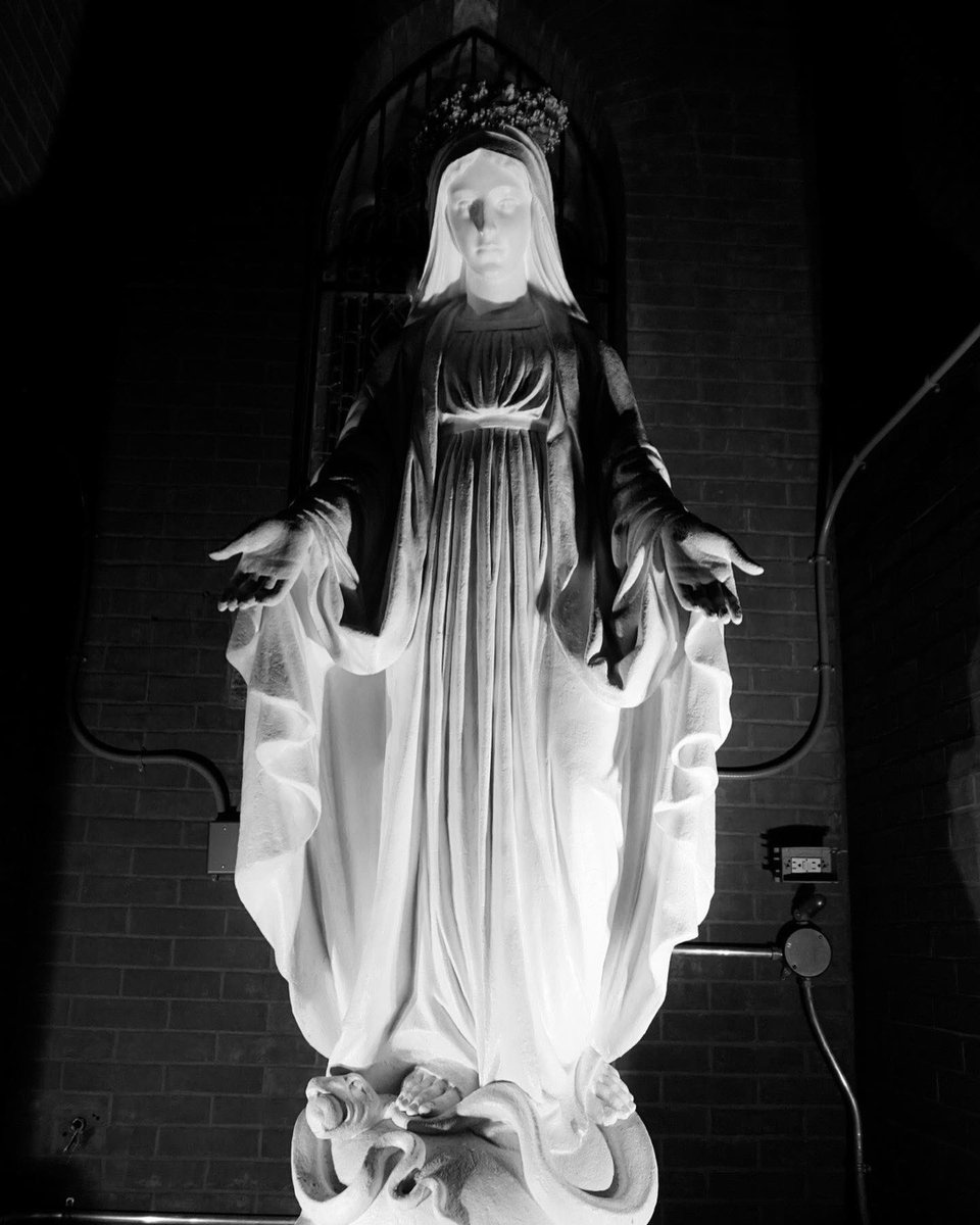 ghostmonsterkid's tweet photo. Some photos of some very creepy statues I came across while wandering the Corona neighborhood of Queens, NYC. https://t.co/bamKAvrcuU