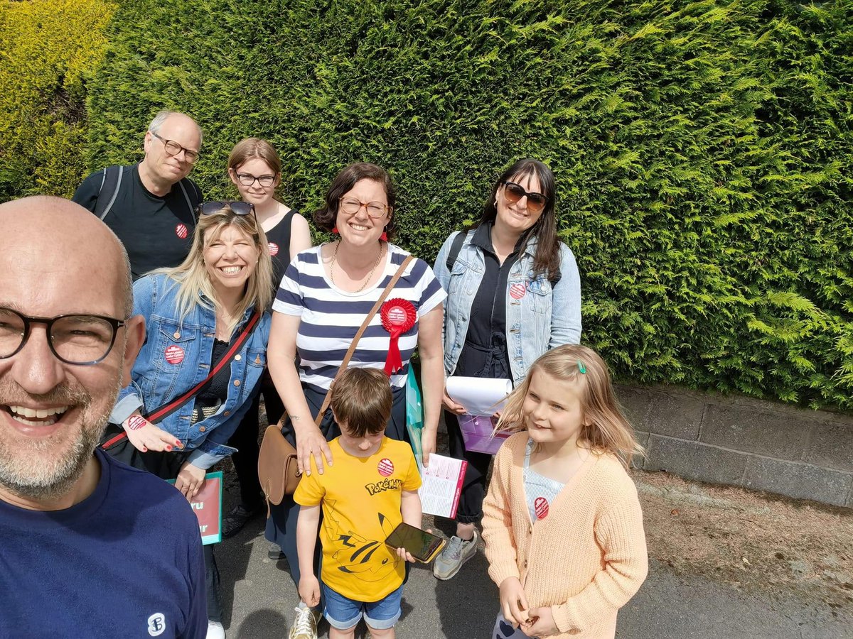 EmBaruc17's tweet photo. @Pierre4Baruc and I are out and about all today and tomorrow, sharing a positive message and getting out our Labour Vote.  @BarucLabour #barry https://t.co/KKWnwBNwOP