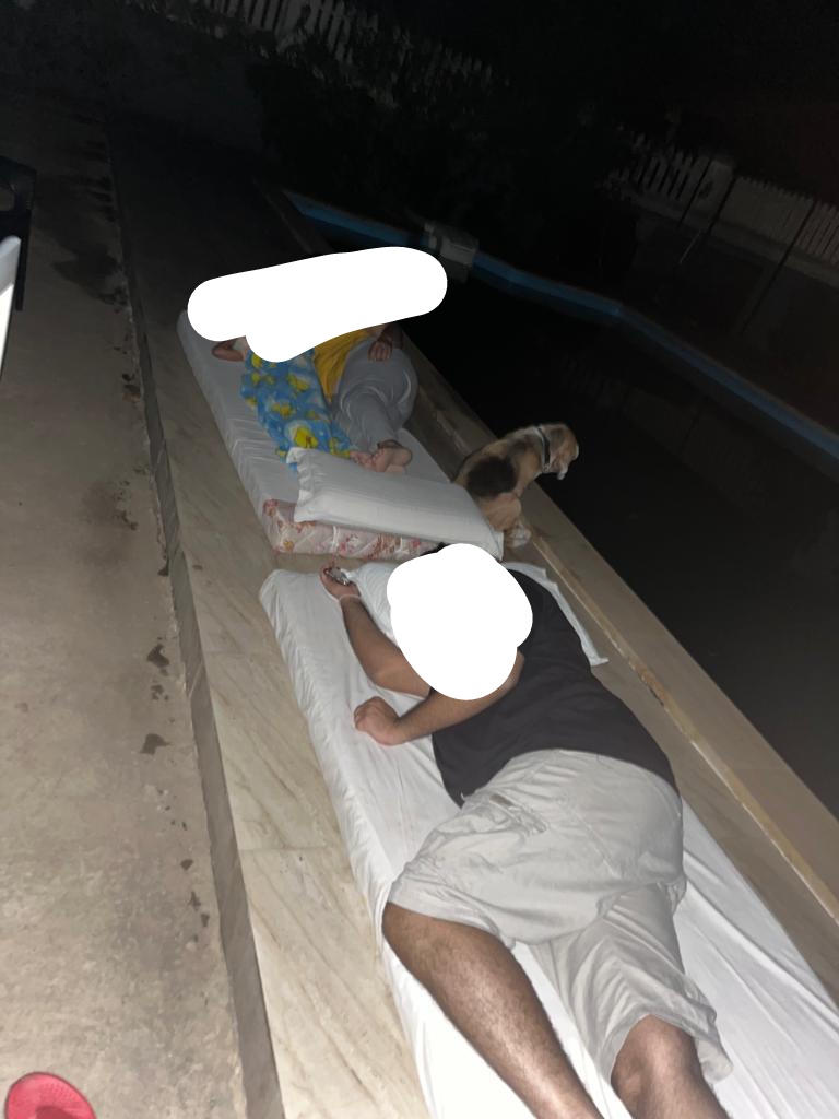 Sahdevbhatt's tweet photo. @singhrv @SaffronStays @SaffronStays what a pathetic experience.. The care taker did not bother to answer our calls in the night.. The opposite house was managed by Vista rooms and they could provide a generator.. We were compelled to sleep like this with a 4 year old. @SaffronStays #NeverAgain. https://t.co/sD4fu1JjIA
