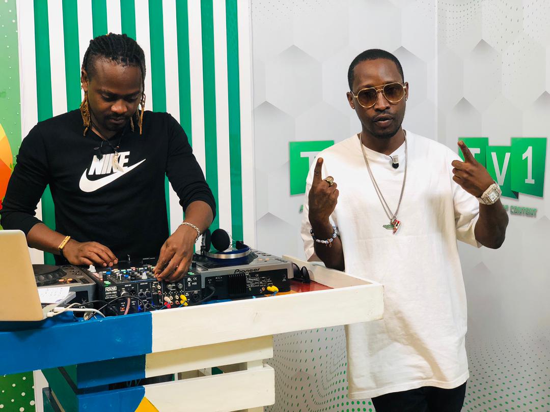TV1Rwanda's tweet photo. 🔴We are dropping your favorite African Hits Today
You can even request and drop your song .. With #DeejayKelly and #Pacson from 2pm on TV and Radio1. https://t.co/OgJVllQnRr