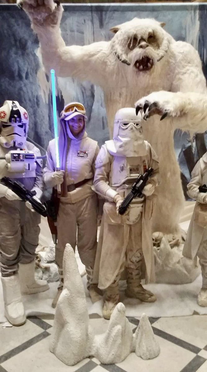 Redrock_SK's tweet photo. MAY THE FOURTH BE WITH YOU! 💫 

Celebrate all things #StarWars at #StockportComicCon this month. 

On Sat 21st May, visit the Star Wars zone at #Redrock and meet Darth Vader actor, Spencer Wilding at @LightStockport_.

To find out more, visit https://t.co/fkpkUOIYbg. https://t.co/Tc4rSZPuSU