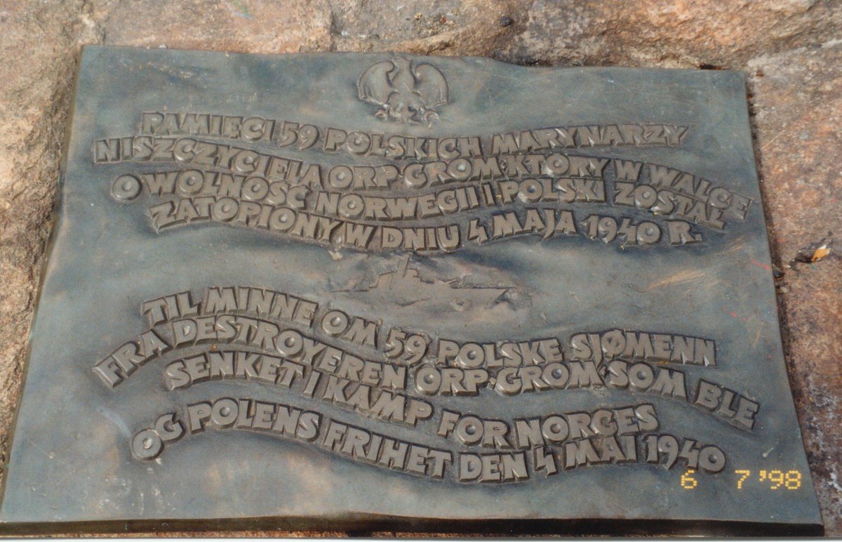 praefectus_2's tweet photo. 7/7
Ataku dokonał samolot Heinkel He 111, należący do Kampfgruppe 100. Po rozkazie dowódcy załoga w pomagając sobie wzajemnie zeszła z tonącego okrętu. Ocalały tylko 3 tratwy ratunkowe, uratowano 17 oficerów, oraz 137 podoficerów i marynarzy. Zginęło 59. https://t.co/OzAL5Cb9Wc