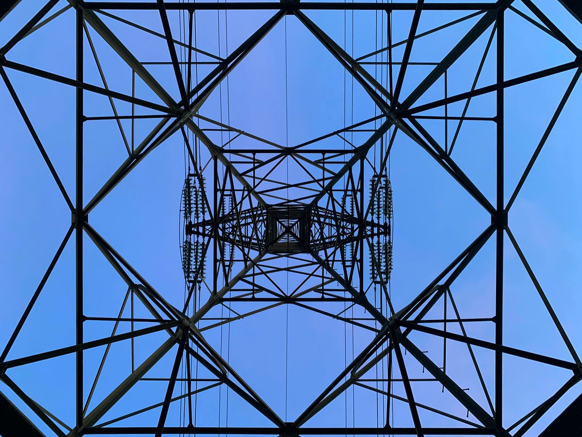 In den Gewichten liegt die Energie 💪

Im Tessin wurde 2020 ein Prototyp eines Turmes aus Gewichtselementen gebaut, der eine kostengünstigere Stromspeicherung ermöglicht. Solche Speicher sind notwendig, damit die Energiewende auch wirklich gelingt. 
#powertage