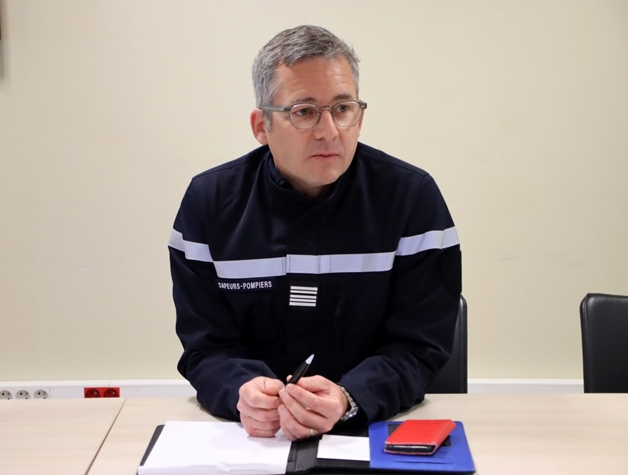 sis_2b's tweet photo. Nous souhaitons la bienvenue au Colonel Clément Préault, le nouveau directeur adjoint du @Sis_2b qui vient de prendre ses fonctions ce lundi. Le Colonel Préault occupait auparavant la fonction de Directeur de Cabinet de la Province Sud à Nouméa 👏👏👏 https://t.co/6Urdoy0dau