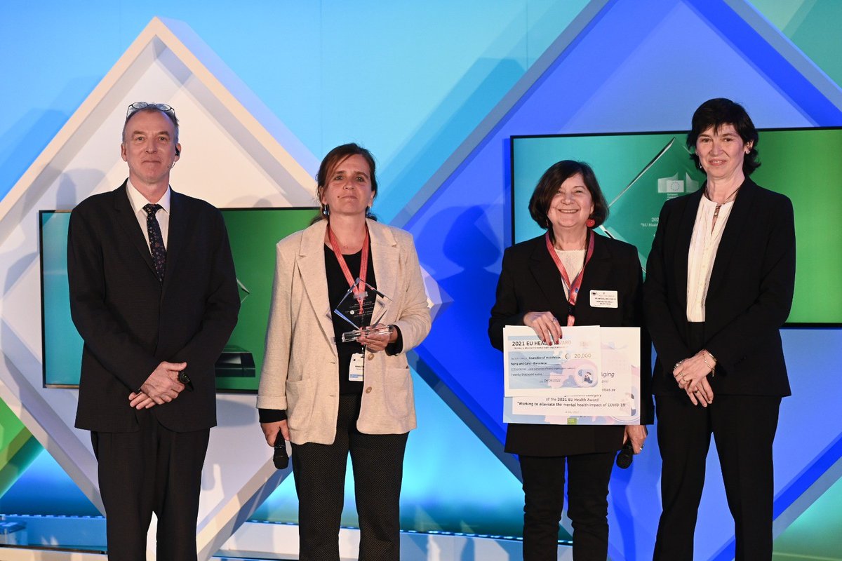GemmaTarafa's tweet photo. 🏆Barcelona ha estat premiada a @EU_Health per l’estratègia del suïcidi dins del seu pla #salutmental, pel Telèfon de Prevenció. Reconeixement al 1er pla de tot l’Estat Espanyol. Vull compartir el premi amb @tesperanzaCAT amb qui hem activat aquest telèfon #EUHealthAward #EUHPP https://t.co/vCeWRqKOxX