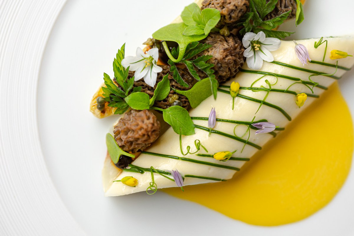 Dover sole, white asparagus, morels, Vin Jaune at Restaurant Gordon Ramsay. #RestaurantGordonRamsay https://t.co/OKAyGkMl2C