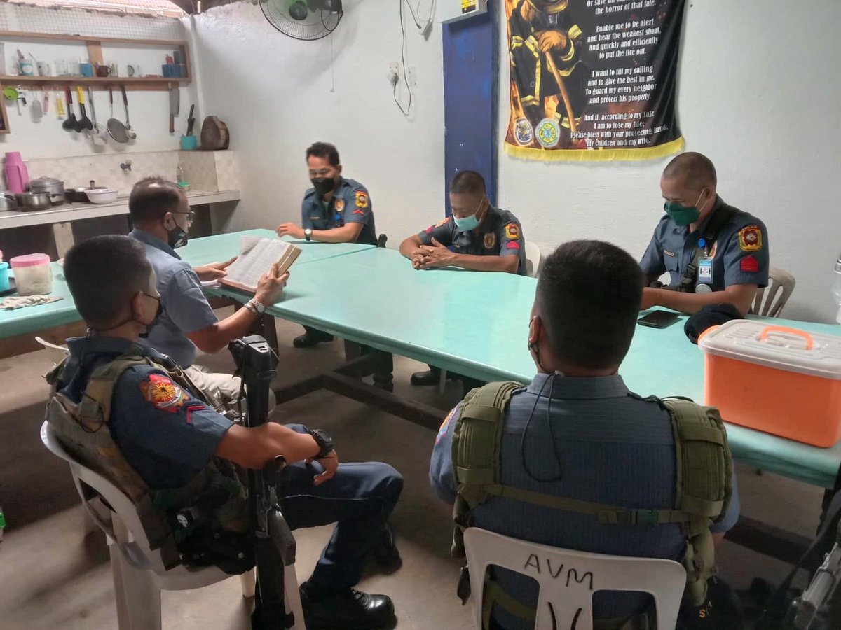 pnp_nabasaklan's tweet photo. #SquadWeeklyInteractiveMeeting
Personnel of Nabas MPS under the direct supervision of PMAJ JOSEPHINE A JOMOCAN, OIC, attends the SWIM with the topic "Lifestyle of Learning" Proverbs 6:26 conducted by Pastor Nataniel Nicor, Squad 1, Life coach held at Nabas MPS, Pob, Nabas, Aklan. https://t.co/QkWpEbQBMI