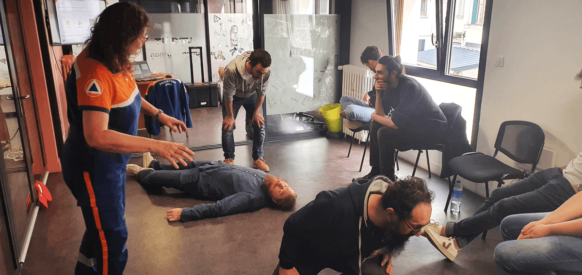 ⛑[#FormationPSC1]
 
La semaine dernière, l'ensemble de la UmanITeam a effectué sa Formation de Prévention et Secours Civiques de niveau 1 🧑‍🚒

Pour UmanIT, c'est un acte citoyen et essentiel que d'être formé aux gestes qui sauvent. 🙂

#UmanIT #UmanITeam #premierssecours