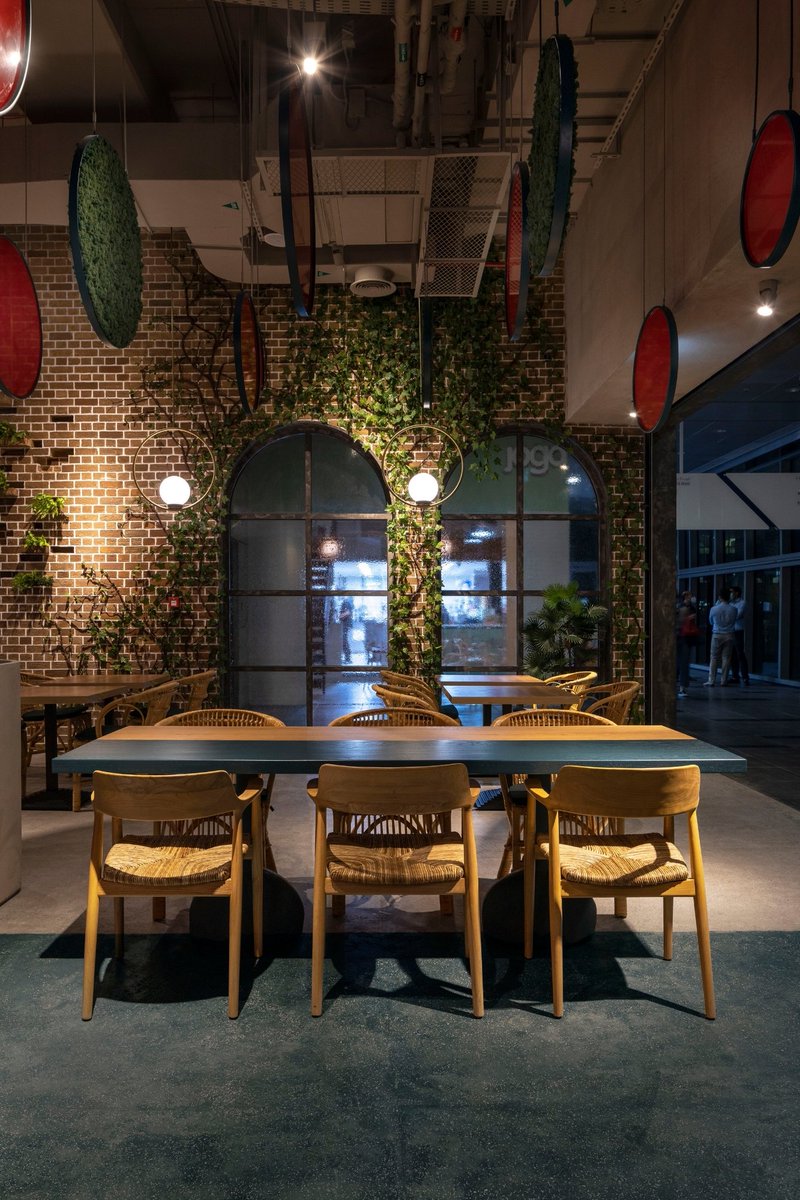 SBIDawards's tweet photo. A café design was created by  @4_spacedesign, aiming to represent different personalities - coffee lovers and tea lovers. The green area of the café represents tea, and the brown - coffee, along with other elements that reference the two drinks.
https://t.co/uLEUUTuGQP https://t.co/UgKVky43x8