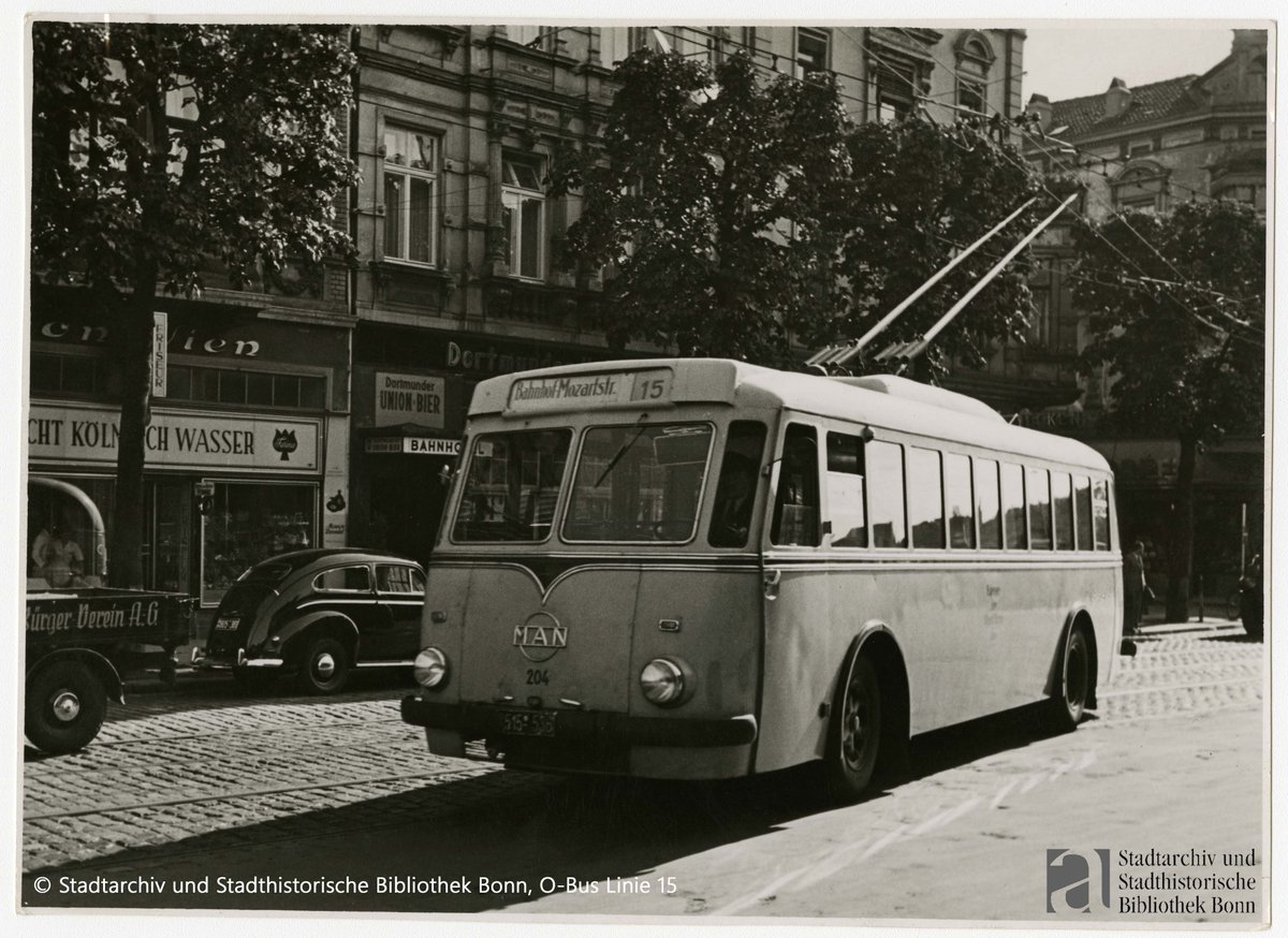SWBBusundBahn's tweet photo. #oldiesbutgoldies Das Foto von heute entstand genau vor 71 Jahren. Bereits seit dem 17. Februar 1951 war man mit der Linie 15 elektrisch in Bonn unterwegs, es ging von der Gronau bis zur Mozartstraße und zurück. Wisst ihr auch, wie lange diese O-Busse in Bonn im Einsatz waren? https://t.co/3SpSBcmQrz