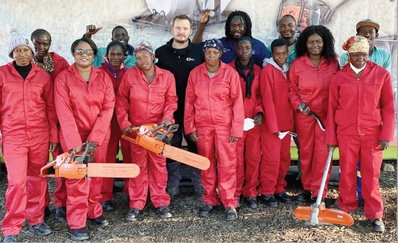 dasnamibia's tweet photo. #WomenCrushWednesday #WomenInBiomass
“OWEN” is an organization dedicated to improving the socio-economic welfare of women (inclusive of the female youth). 

Their services includes encroacher bush harvesting, charcoal and biochar production.

Contact email: OWENNAM@GMAIL.COM https://t.co/CkjDHvKqUy