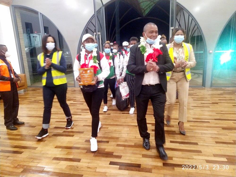 Arrivée des Ladies Makis 7s à Ivato International Airport
#Ladies_Makis_7s
#malagasyrugby
#makisrugby
#rugbypassionmalagasy
#DoppelMunichRugby