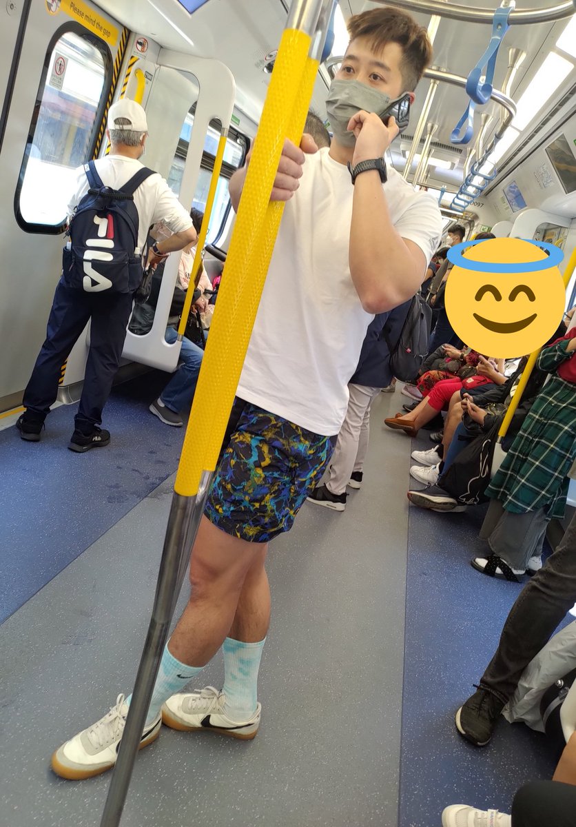 sharewithu's tweet photo. 是被肉壯男發現了嗎？🙈 https://t.co/3TO01LrLAC